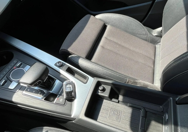 Audi A4 cena 69900 przebieg: 295500, rok produkcji 2017 z Warszawa małe 232